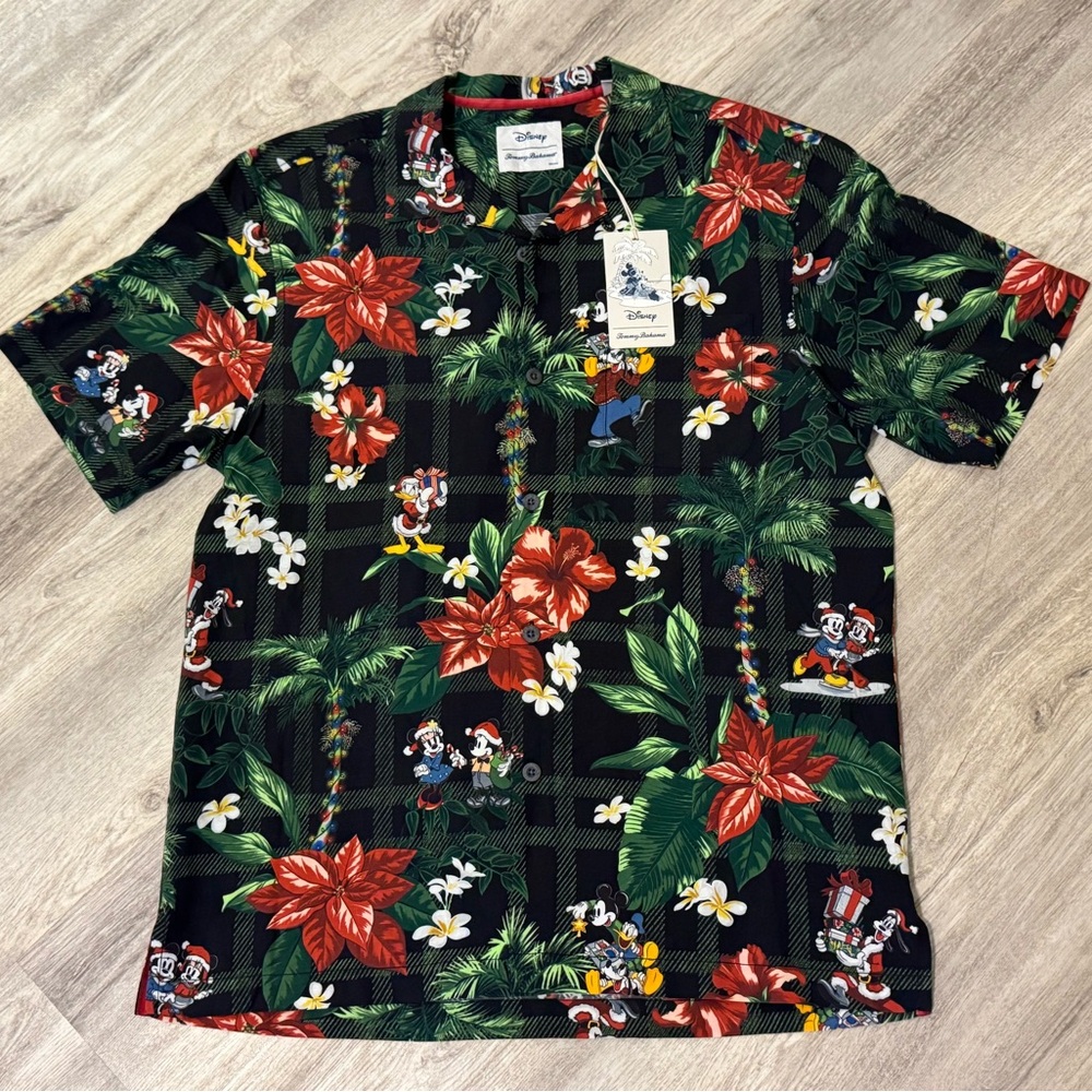 NEW Disney Parks x Tommy Bahama Holiday Christmas Hawaiian Shirt Size M NWT